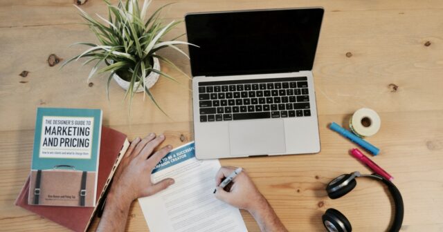 Do-Freelance-Writers-Need-a-Professional-Development-Plan__23F_.jpg